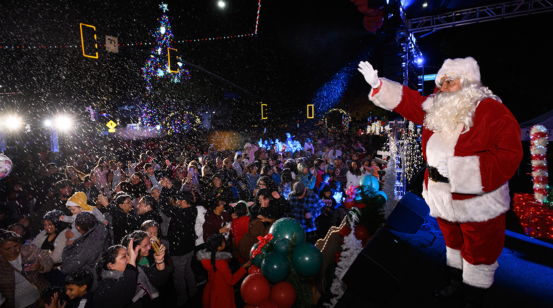 ADJ Lighting Fixtures & Snow Machines Create Holiday Magic At 25th Annual Paramount Tree Lighting